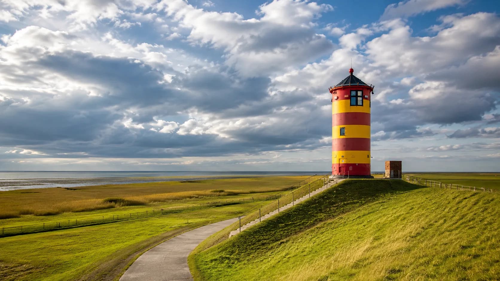 Der kleinste Star der Küste: Warum der Pilsumer Leuchtturm Ostfriesland berühmt gemacht hat